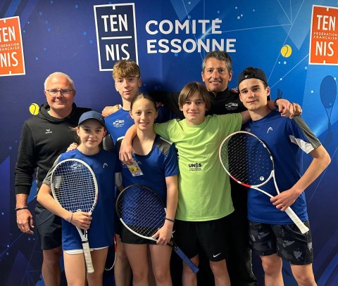 L'équipe "section scolaire sportive Tennis" du collège Bobée, championne de France UNSS  